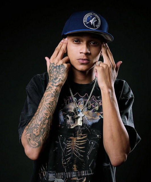 Ezzy R