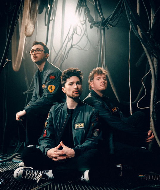 Holding Absence & Arm's Length