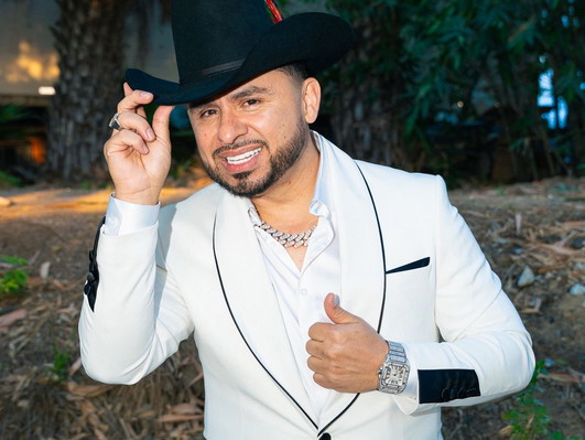 Larry Hernández