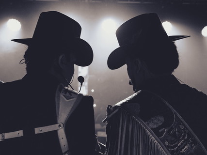 Los Dos Carnales
