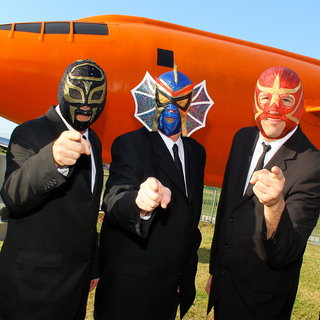 Los Straitjackets