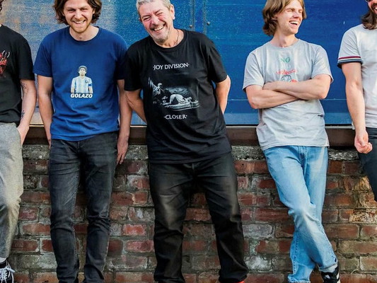Michael Head and the Red Elastic Band