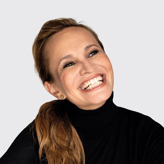 Моника Абсолонова