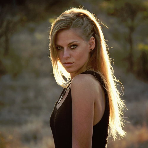Nora En Pure