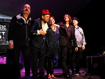 Ronnie Earl & The Broadcasters