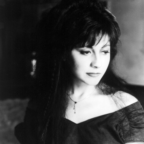 Tish Hinojosa