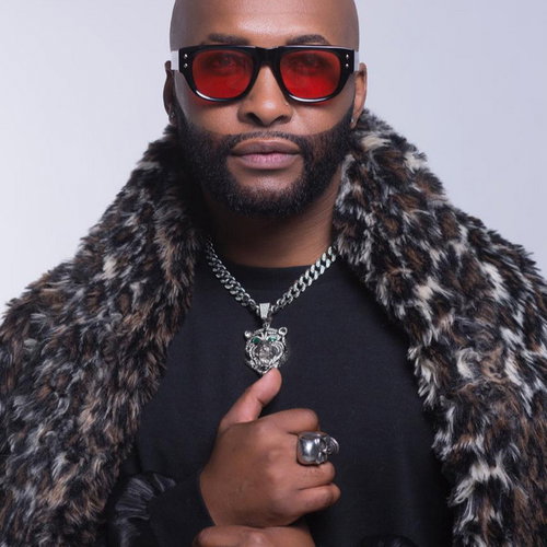 Vusi Nova