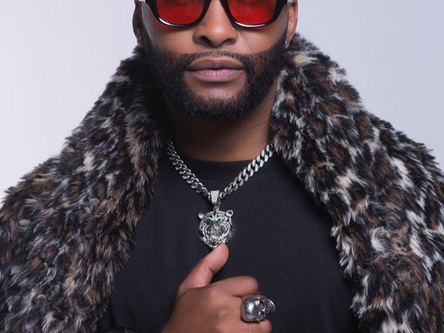Vusi Nova